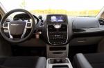 Chrysler Town & Country Touring 2011 года